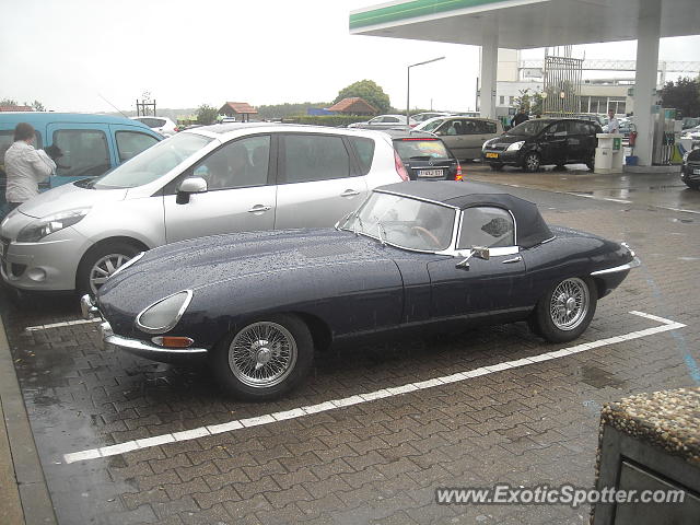 Jaguar E-Type spotted in Highway, France