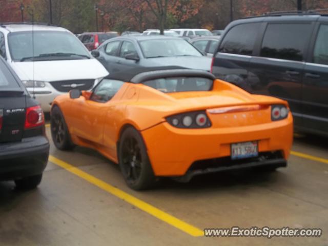Tesla Roadster spotted in Oglesby, Illinois
