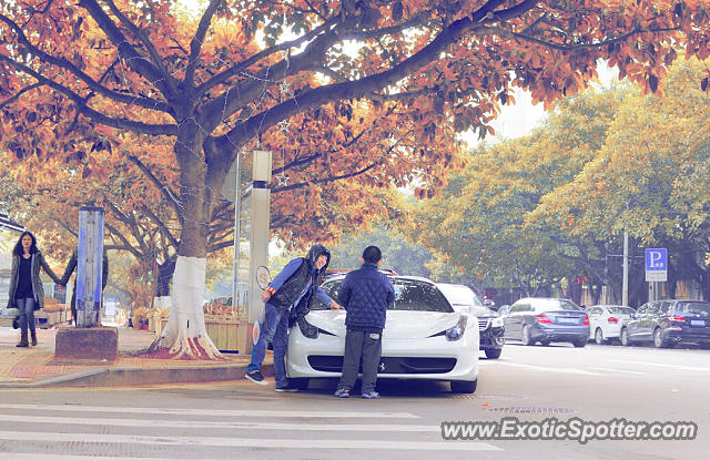 Ferrari 458 Italia spotted in Xiamen，Fujian, China