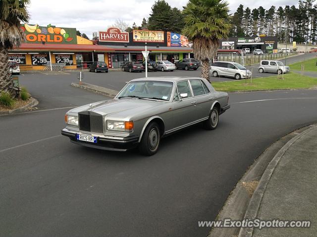 Rolls-Royce Silver Spirit spotted in Auckland, New Zealand