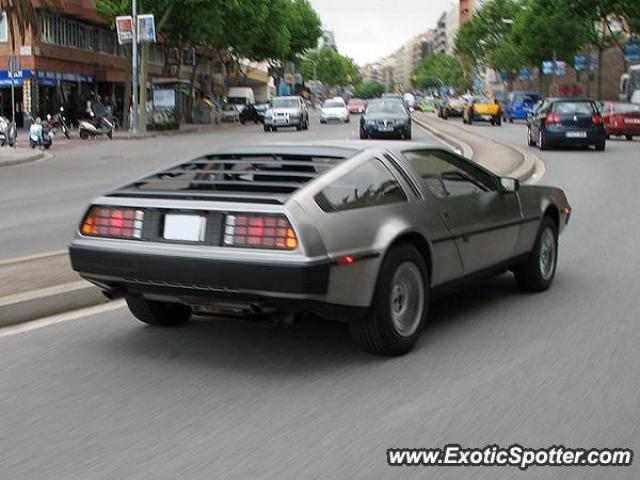 DeLorean DMC-12 spotted in Barcelona, Spain