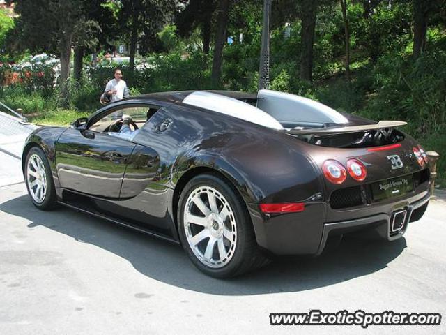 Bugatti Veyron spotted in Barcelona, Spain