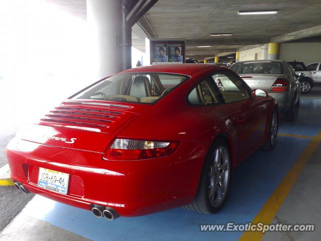 Porsche 911 spotted in Guadalajara, Mexico