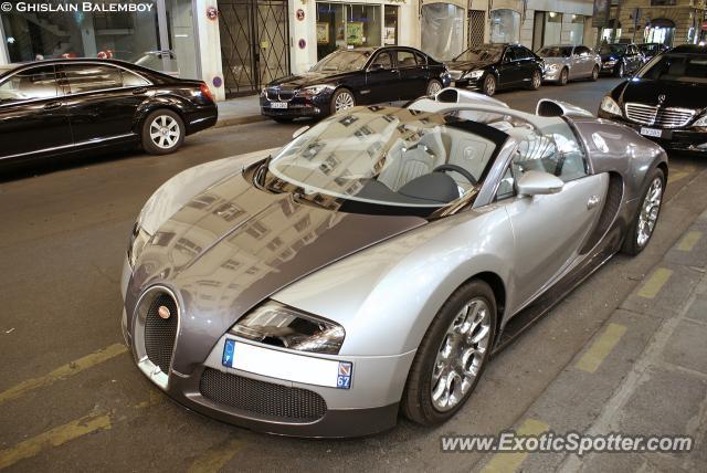 Bugatti Veyron spotted in Paris, France