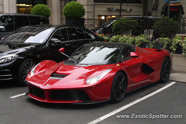 Ferrari LaFerrari spotted in London, United Kingdom
