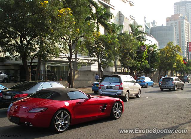 Mercedes SLS AMG spotted in Jakarta, Indonesia