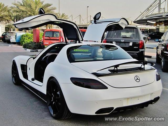 Mercedes SLS AMG spotted in Abu dhabi, United Arab Emirates