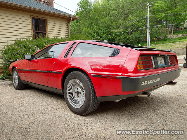 DeLorean DMC-12 spotted in Galena, Illinois