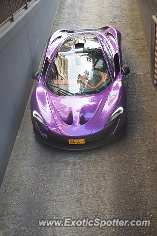 Mclaren P1 spotted in Paris, France