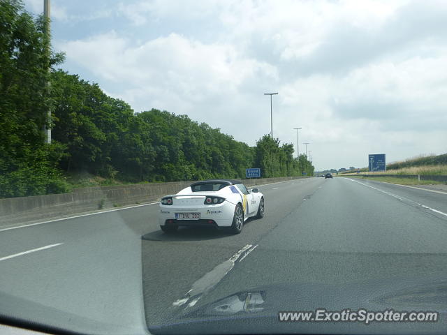 Tesla Roadster spotted in Lincent, Belgium