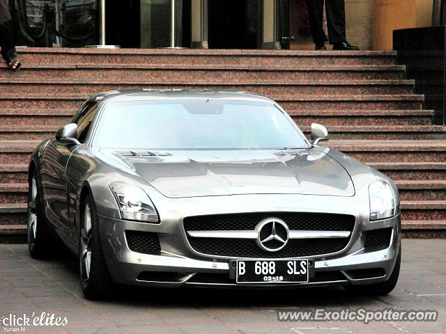 Mercedes SLS AMG spotted in Jakarta, Indonesia