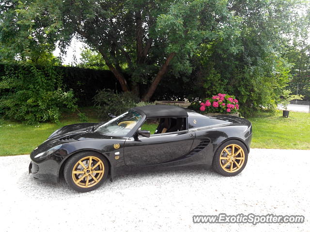 Lotus Elise spotted in Padova, Italy