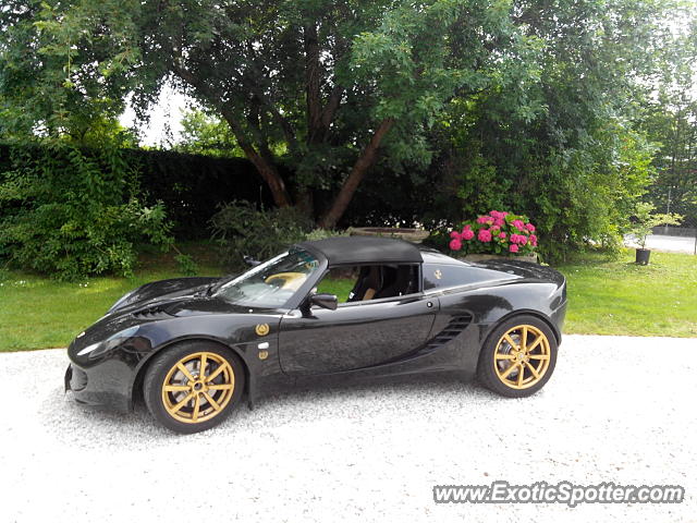 Lotus Elise spotted in Padova, Italy