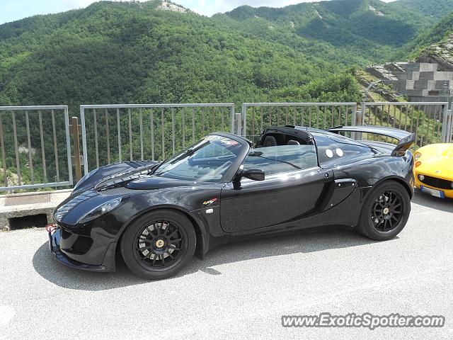 Lotus Exige spotted in Somewhere, Italy