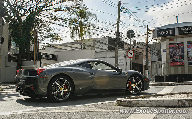 Ferrari 458 Italia spotted in São Paulo, Brazil