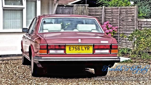 Rolls-Royce Silver Spur spotted in Reading, United Kingdom