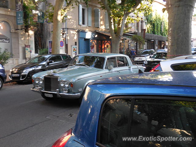 Rolls-Royce Silver Shadow spotted in Saint Rémy, France