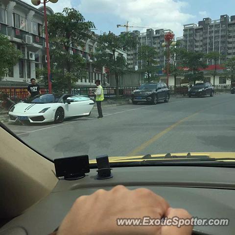 Lamborghini Gallardo spotted in Nanning，Guangxi, China
