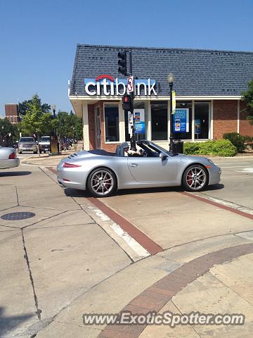 Porsche 911 spotted in Downers Grove, Illinois