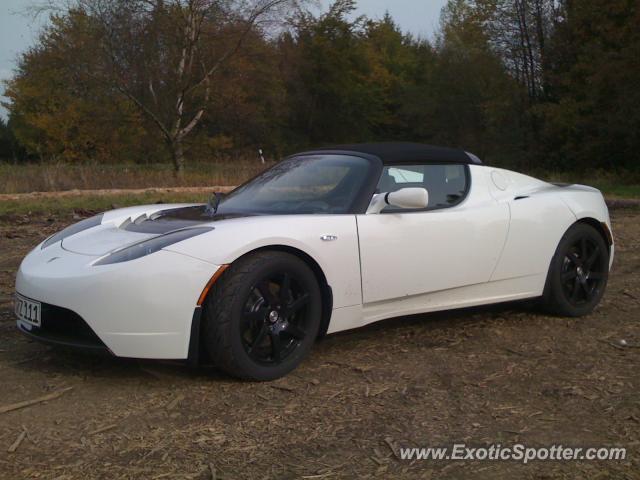 Tesla Roadster spotted in Luedenscheid, Germany