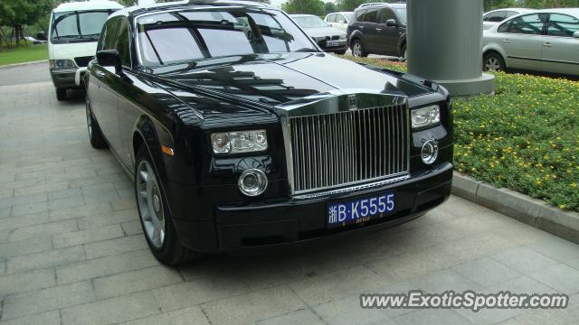 Rolls Royce Phantom spotted in Shanghai, China