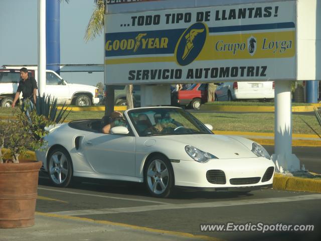 Porsche 911 Turbo spotted in Guadalajara, Mexico