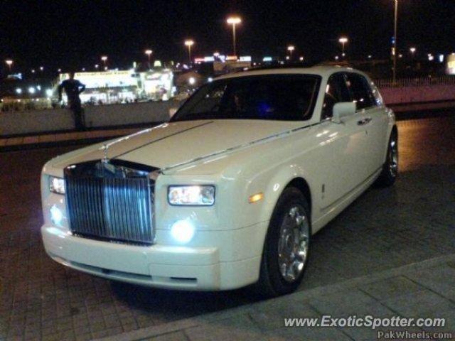 Rolls Royce Phantom spotted in Karachi, Pakistan