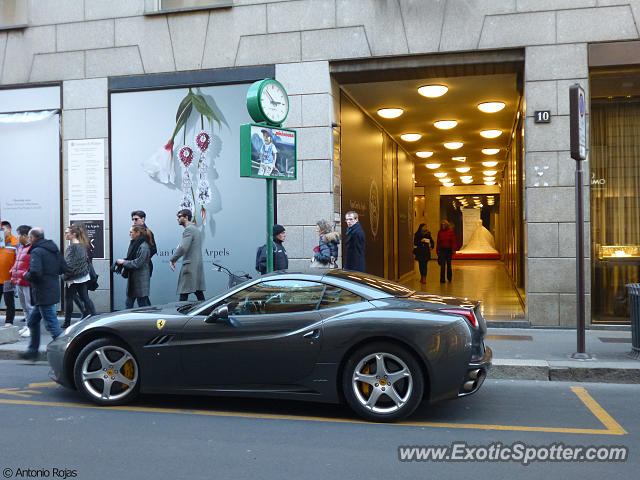 Ferrari California spotted in Milano, Italy