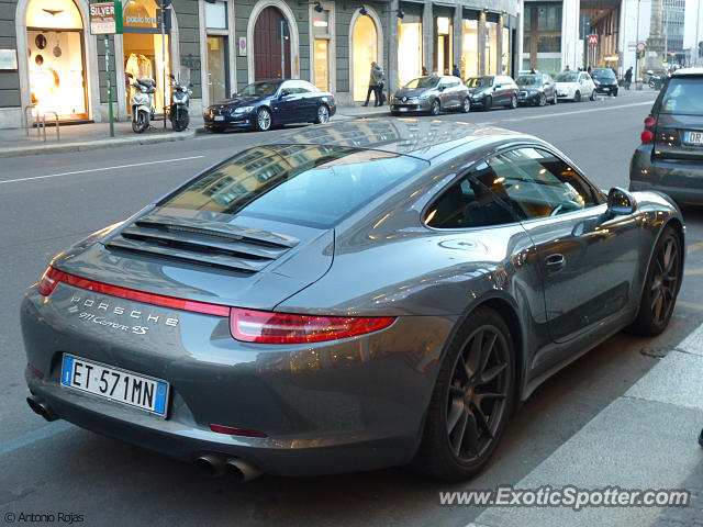 Porsche 911 spotted in Milano, Italy