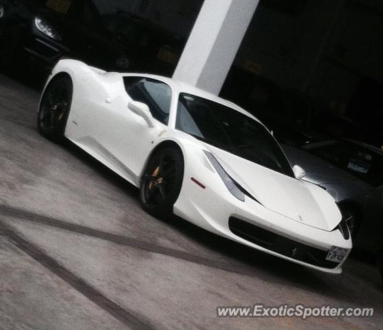 Ferrari 458 Italia spotted in Lima, Peru
