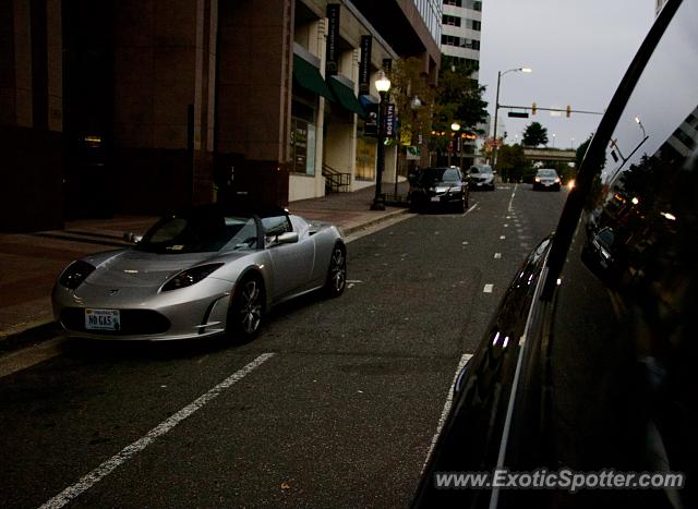 Tesla Roadster spotted in Arlington, Virginia