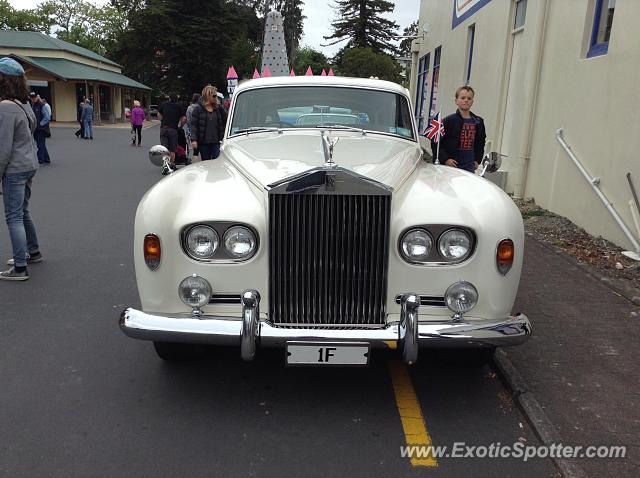 Rolls-Royce Silver Cloud spotted in Auckland, New Zealand