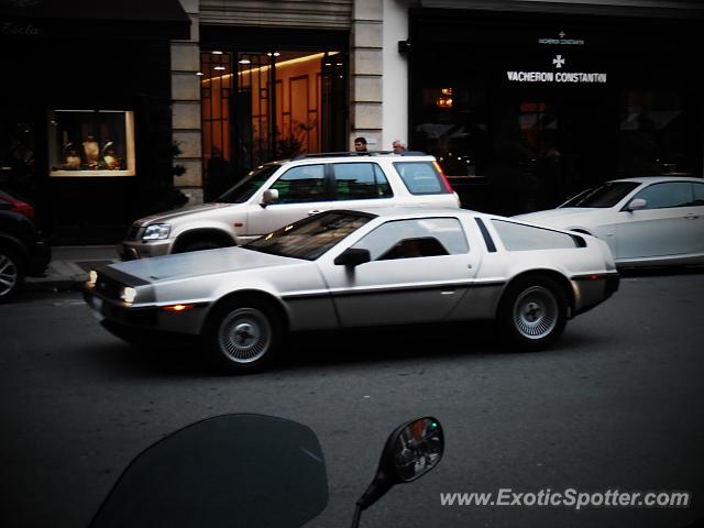 DeLorean DMC-12 spotted in Paris, France