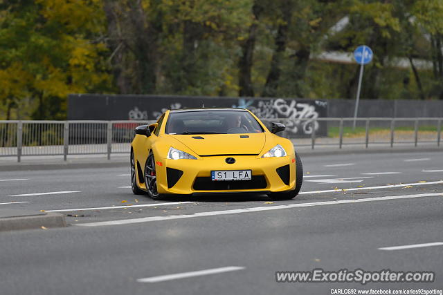 Lexus LFA spotted in Warsaw, Poland