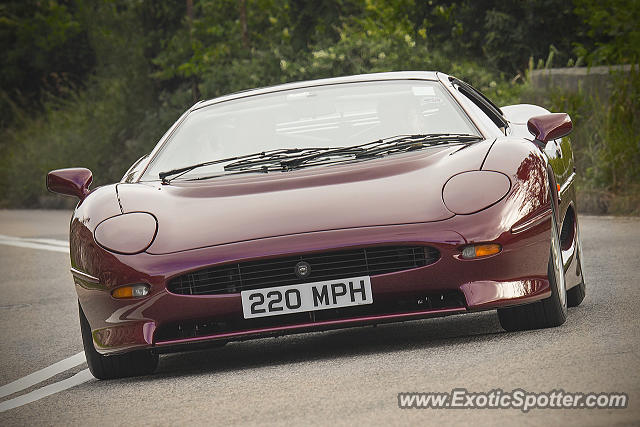 Jaguar XJ220 spotted in Hong Kong, China