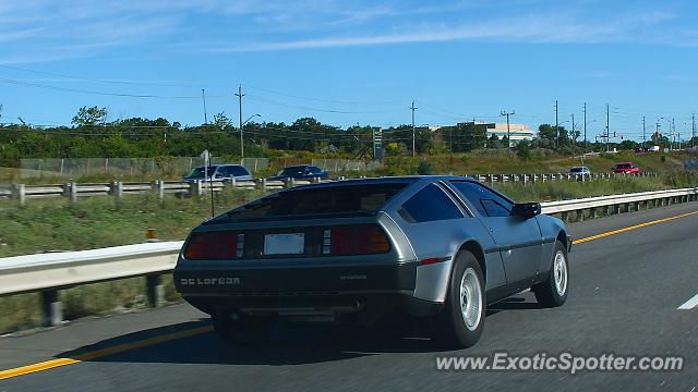 DeLorean DMC-12 spotted in Burlington, Canada