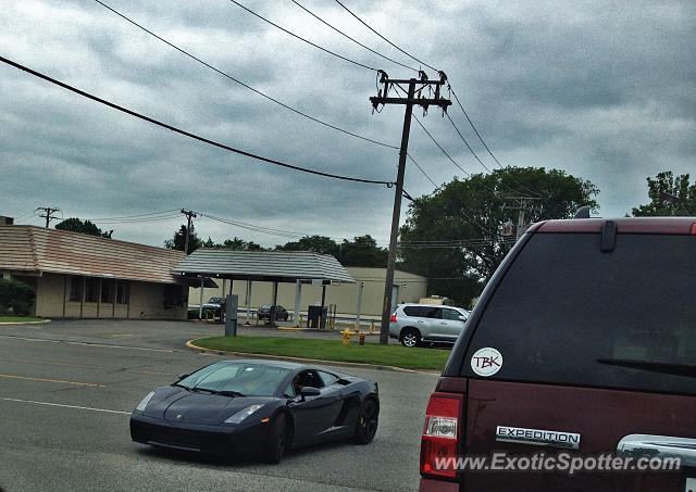 Lamborghini Gallardo spotted in Downers Grove, Illinois
