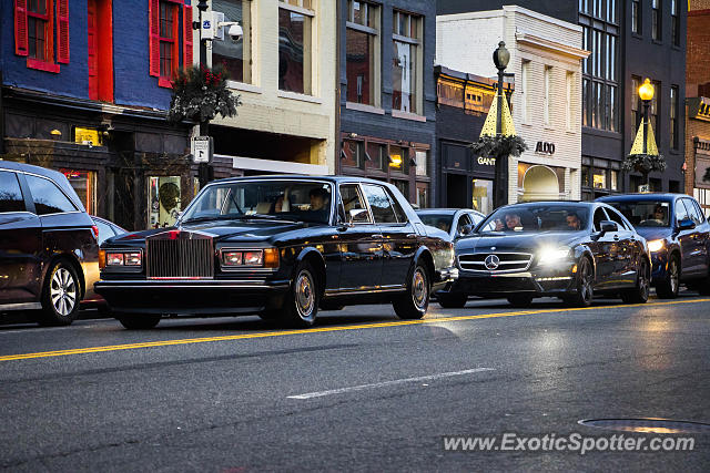 Rolls-Royce Silver Spirit spotted in Arlington, Virginia
