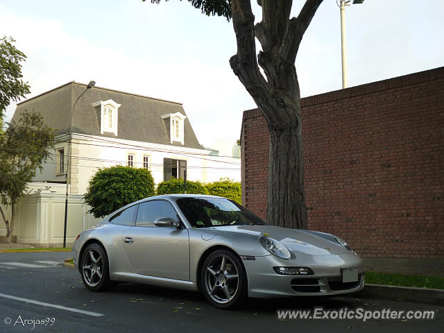 Porsche 911 spotted in Lima, Peru