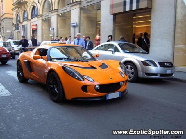 Lotus Exige spotted in Milan, Italy