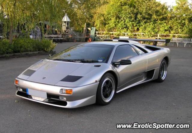 Lamborghini Diablo spotted in Oxfordshire, United Kingdom