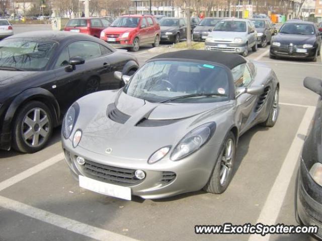 Lotus Elise spotted in Maranello, Italy