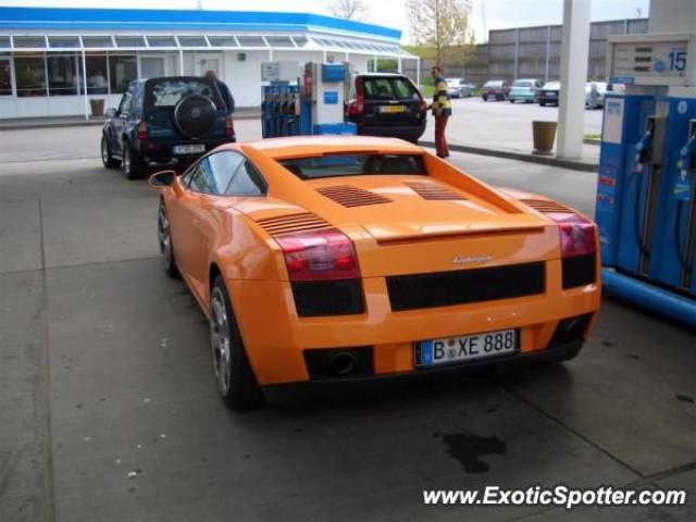 Lamborghini Gallardo spotted in Autobahn, Germany