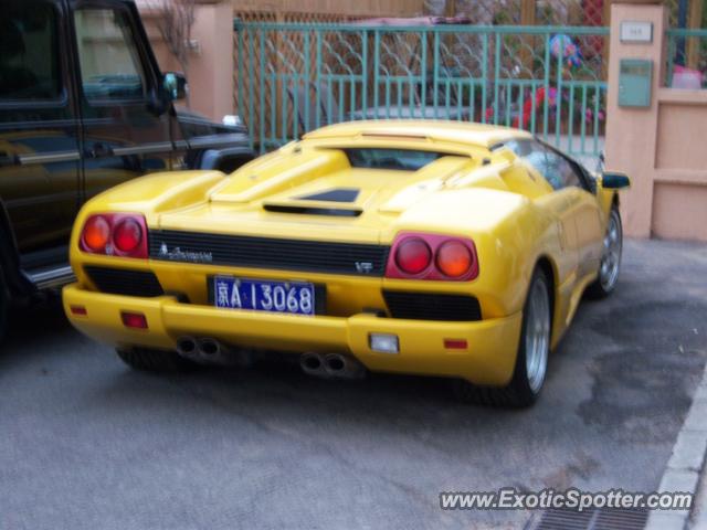 Lamborghini Diablo spotted in Beijing, China