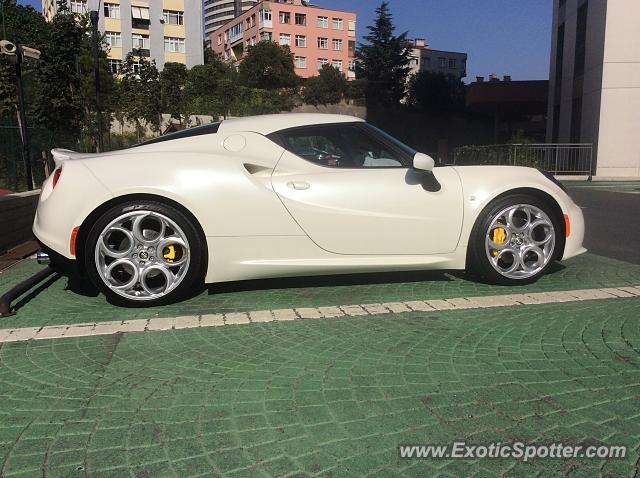 Alfa Romeo 4C spotted in Istanbul, Turkey
