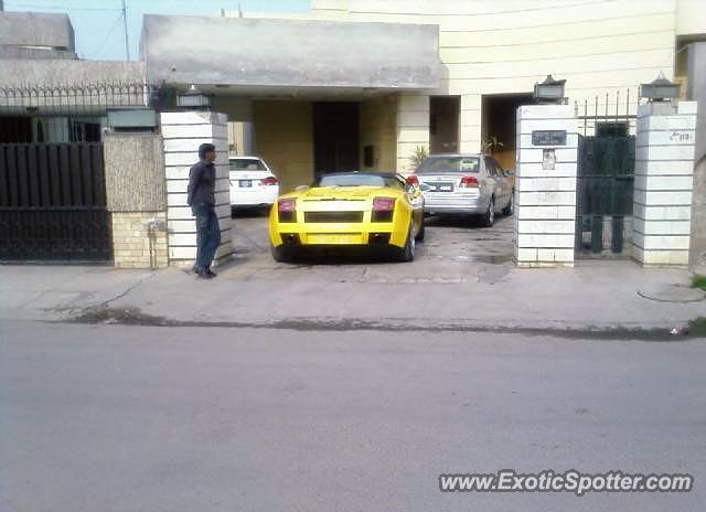 Lamborghini Gallardo spotted in Karachi, Pakistan