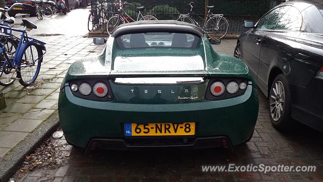 Tesla Roadster spotted in Amsterdam, Netherlands