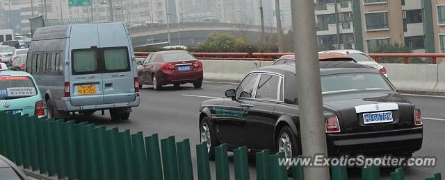 Rolls-Royce Phantom spotted in Shanghai, China