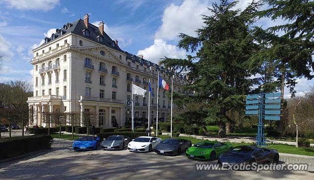 Lamborghini Huracan spotted in Versailles, France
