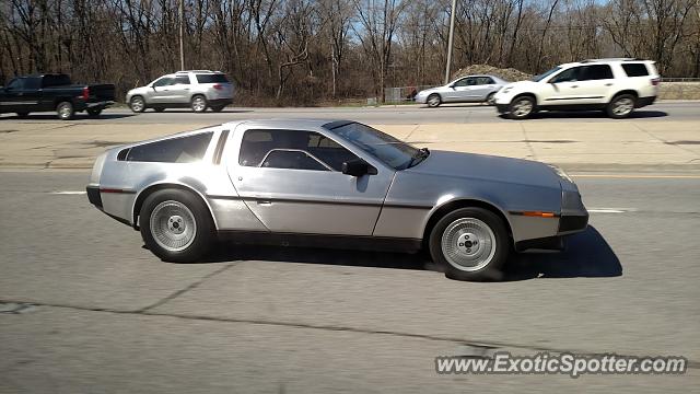 DeLorean DMC-12 spotted in Oak Brook, Illinois